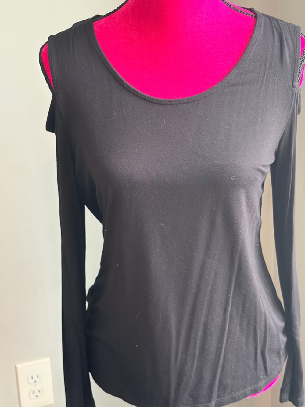 Tahari Black Cutout Shoulder Top M